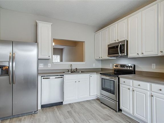 4th image of 114 Queensberry Ct