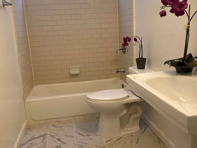 911 N Harper Ave #2 — Photo 28