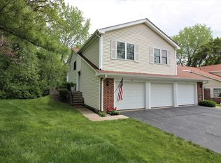 16 Pine Cir, Cary, IL 60013