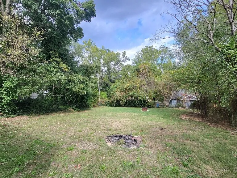 203 E Farmer St — Photo 4