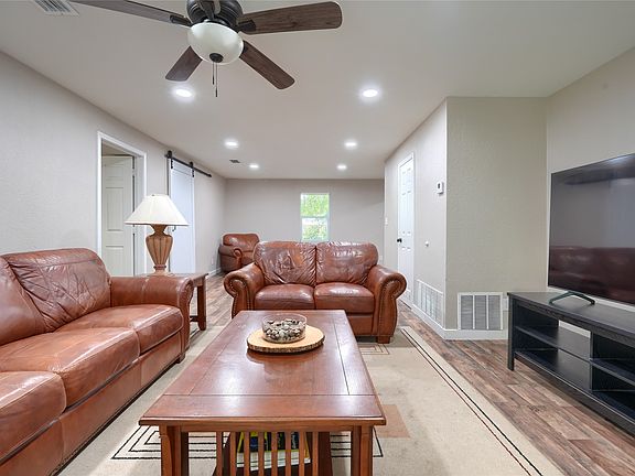 5th image of 515 Burgett St