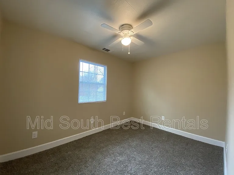 1004 Floyd Ave — Photo 5