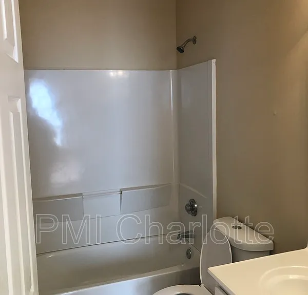 6710 Mallard Park Dr #8 — Photo 13