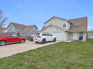 525/527 N Spring Ave, Liberty, MO 64068