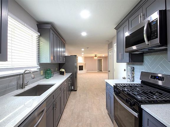 3rd image of 1011 Twinbrooke Dr