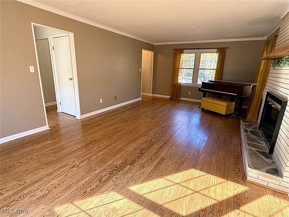 5th image of 120 Woodcrest Dr