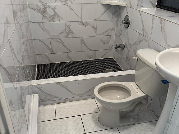 5th image of 330 Empire Blvd Unit 1
