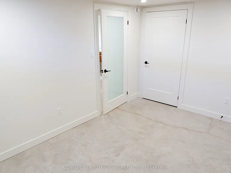1370 Killarney Beach Rd #207 — Photo 4