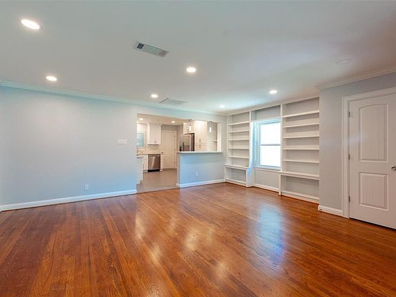 4th image of 2914 Suffolk Dr