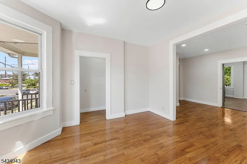 3 bed, 1.5 bath, $3,400 — Photo 2