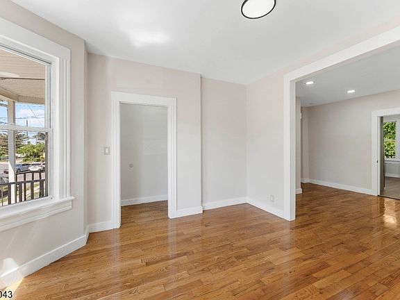 2nd image of 308 Rosehill Pl