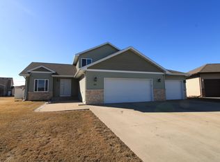 33 Mulberry Loop NE, Minot, ND 58703
