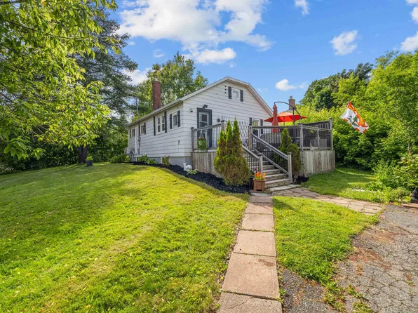 60 Ambrose St, Charlottetown, PE C1A 3P7