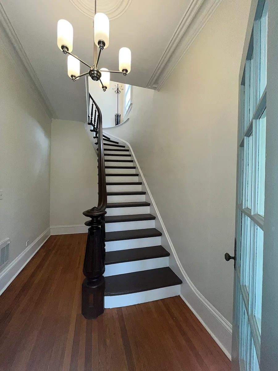 Front entry - 1937 Wilmette Ave #2
