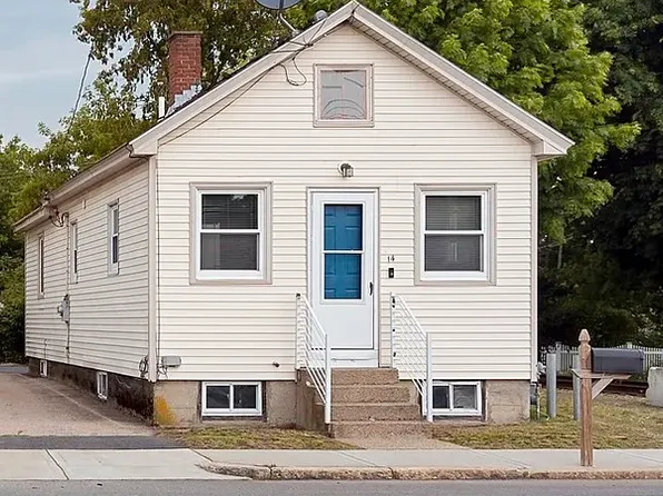 14 Hartford Ave E, Uxbridge, MA 01569