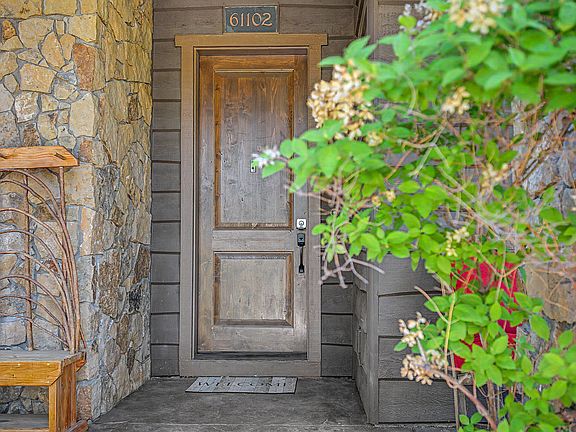 4th image of 61102 Aspen Rim Ln
