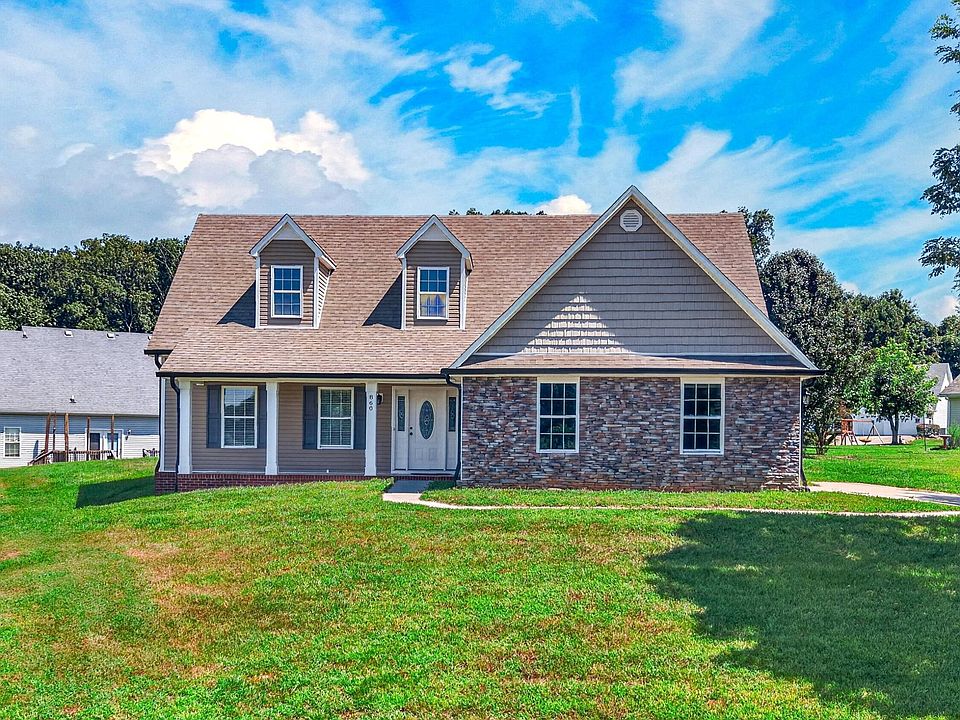 1st image of 860 Hemlock Cir