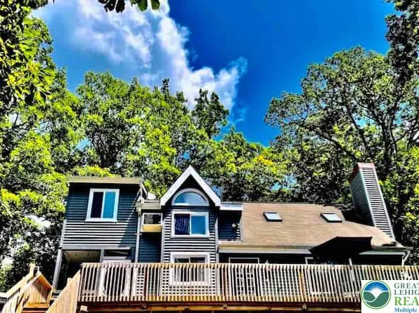 1026 Hampstead Rd, Bushkill, PA 18324