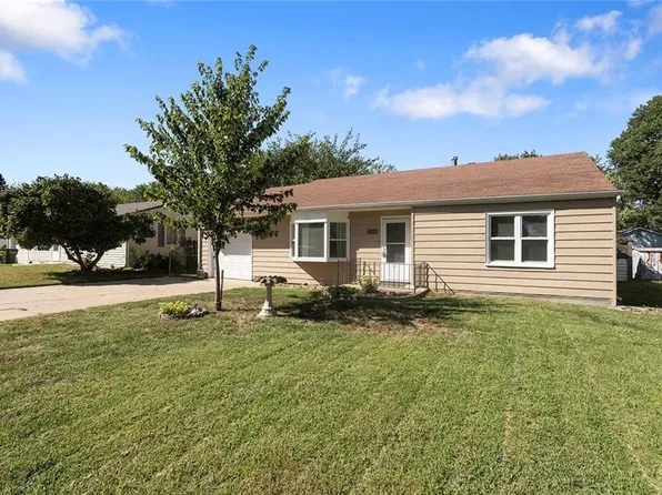 1804 Cherokee St, Leavenworth, KS 66048