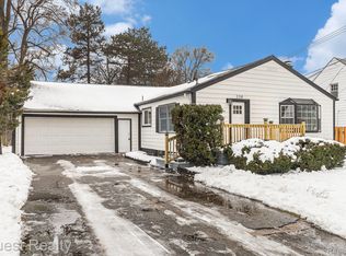 238 Coleman Dr, Waterford, MI 48328