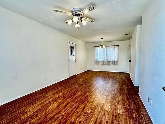 3rd image of 412 Meadowview Ln