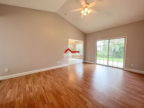 3rd image of 3677 Royal Ct