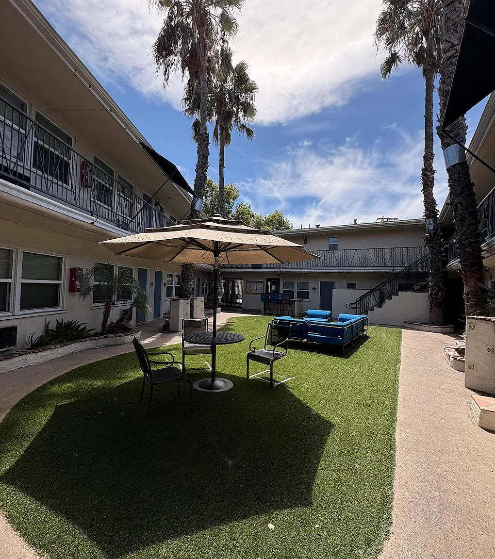 Studio, 350 sqft, $1,695 — Photo 3