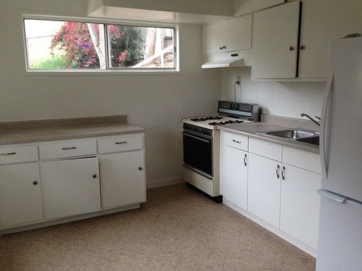 3rd image of 5919 Albemarle St #2