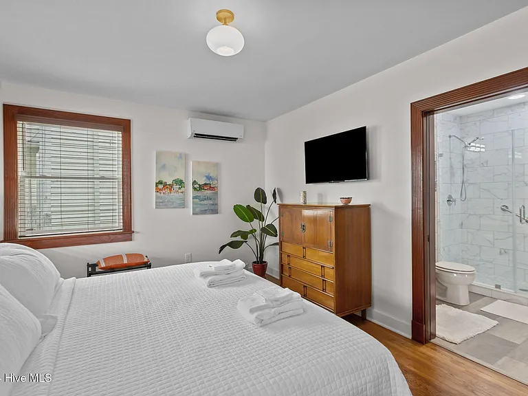 226 E Water St — Photo 16