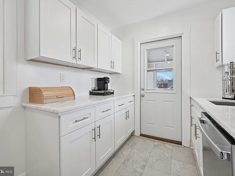 232 Forrest Ave — Photo 7