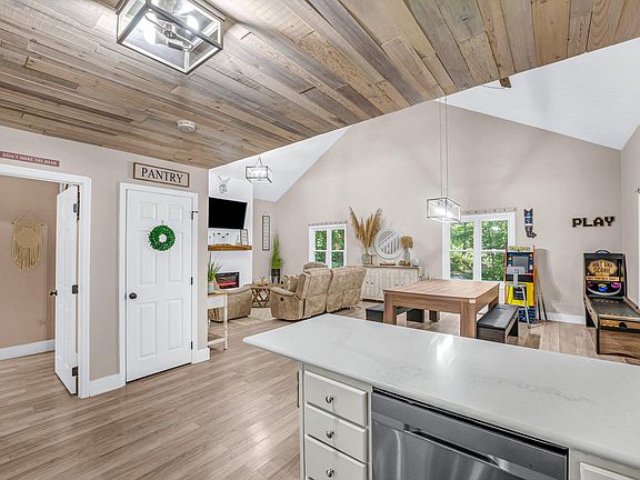 3rd image of 3401 Mountain Overlook Way
