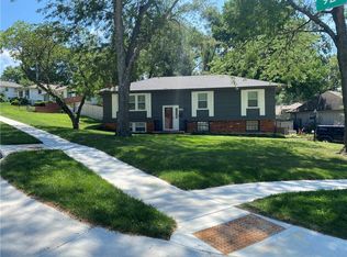 9221 Sturgeon Dr, Overland Park, KS 66212