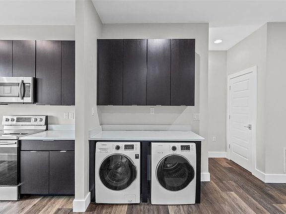 4th image of 14105 Corrigan Ave #B