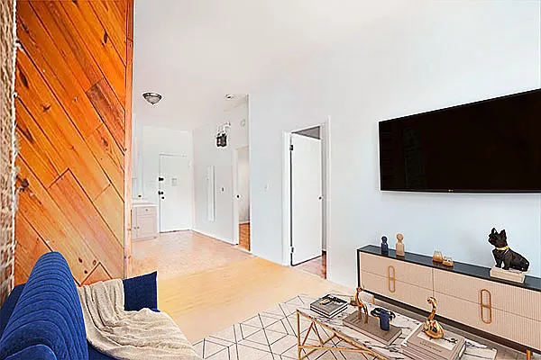 Rented by Waldstar Real Estate LLC | media 9