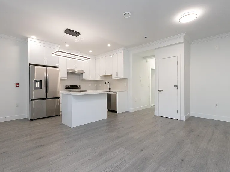 2122 E 32nd Ave #205 — Photo 2