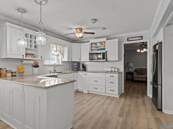 12308 Lakeview St, Athens, AL 35611