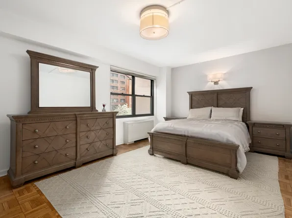 400 E 56th St APT 4J, New York, NY 10022