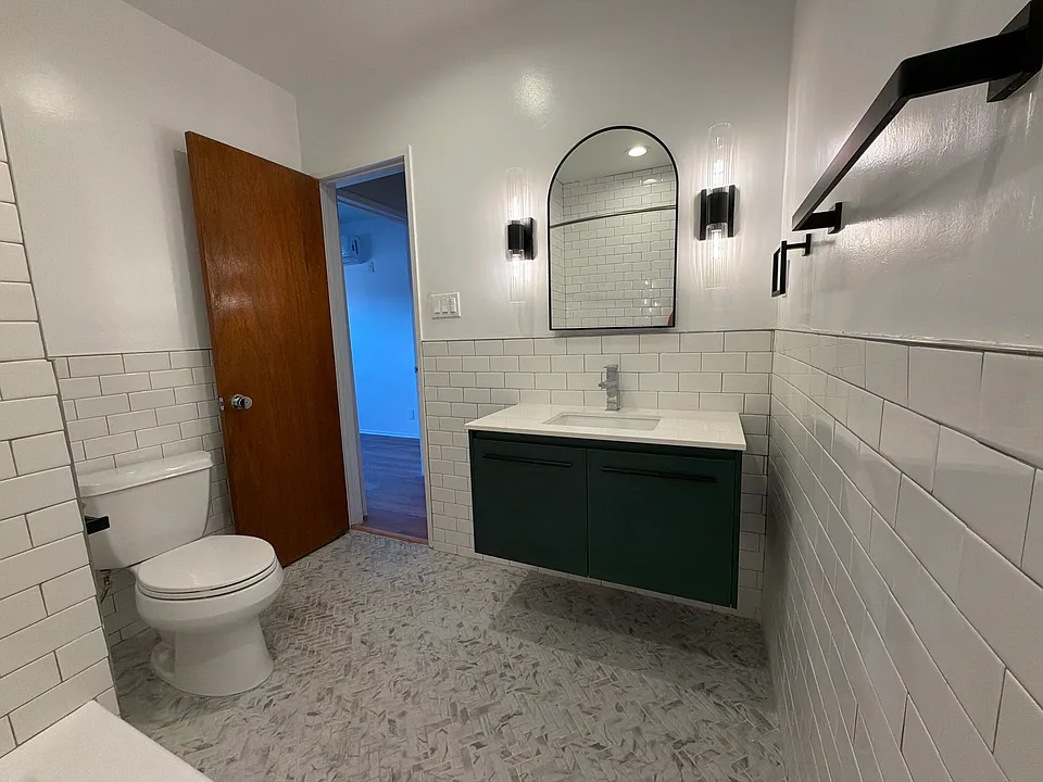 1926 N Vista Del Mar Ave #7