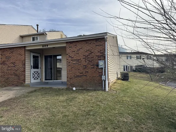 208 W Beaver Ct, Bear, DE 19701