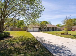 707 Briarmeadow Ave, Friendswood, TX 77546