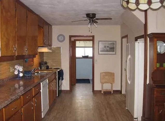 35 Treasure Rd — Photo 17