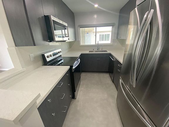 3rd image of 1420 S Bedford St #1X1-2000.0