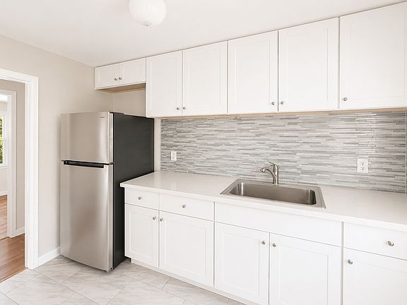 3rd image of 5067-69 Voltaire St #5067