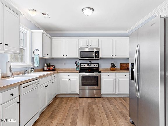 4th image of 4250 Jones St