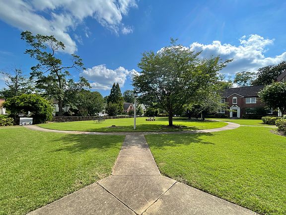 4th image of 2845 Thornhill Rd APT 123B