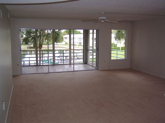 5th image of 305 Park Shore Dr