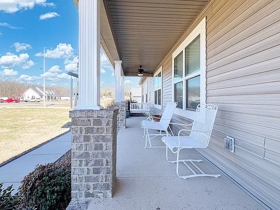 5th image of 104 S Branch Ct