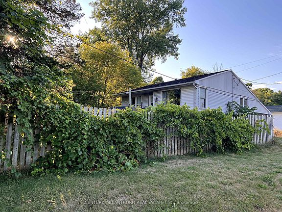 4th image of 95 A Scott Ave #A