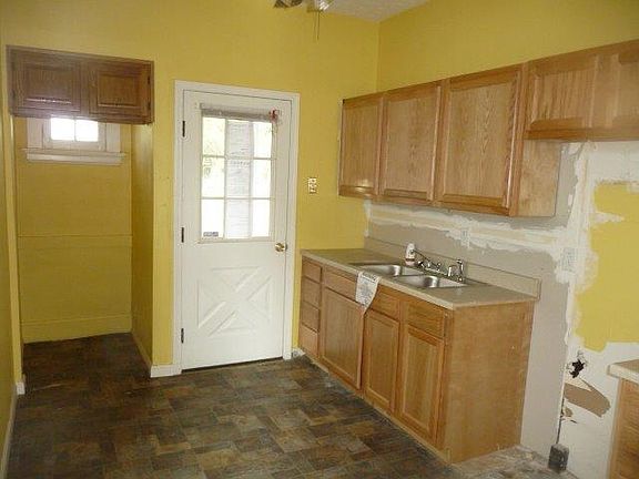 4th image of 1111 Olivia Ln