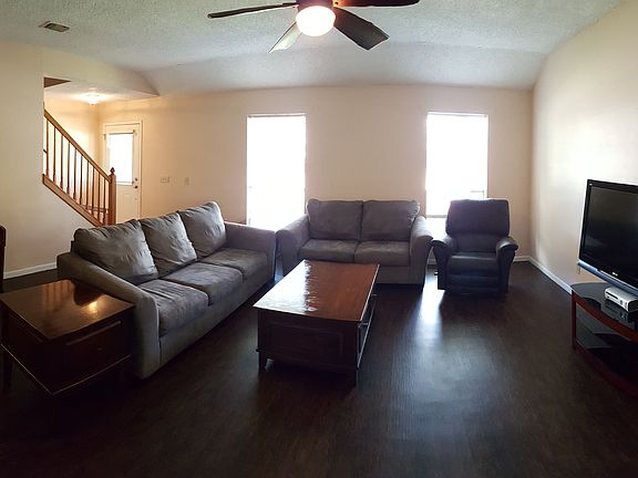 2nd image of 2502 Parkview Dr